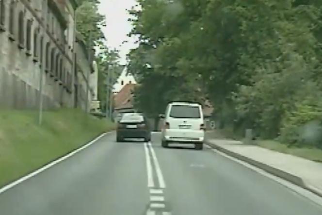 Policyjny pościg za 20-letnim kierowcą BMW