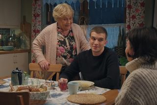 	M jak miłość odc. 1864. Marysia (Małgorzata Pieńkowska), Barbara (Teresa Lipowska), nowy Mateusz (Rafał Kowalski)