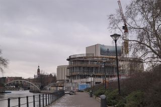 Nowy krąg Opery Nova rośnie w oczach. Zagladamy na plac budowy