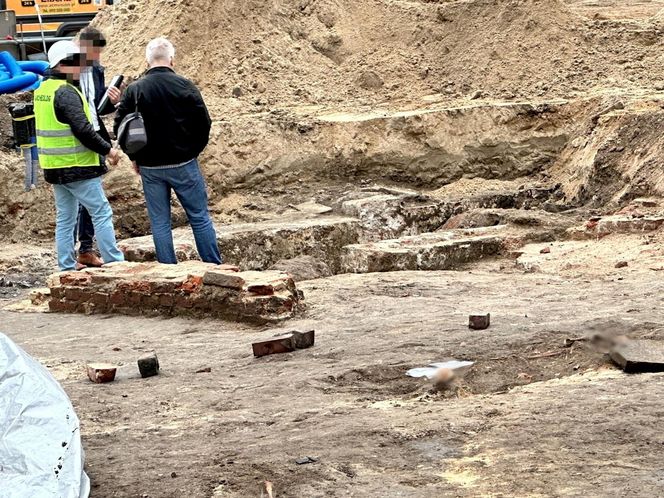 Wykopali ludzie szczątki w samym centrum Warszawy. Robotnicy wykopali kości podczas prac ziemnych