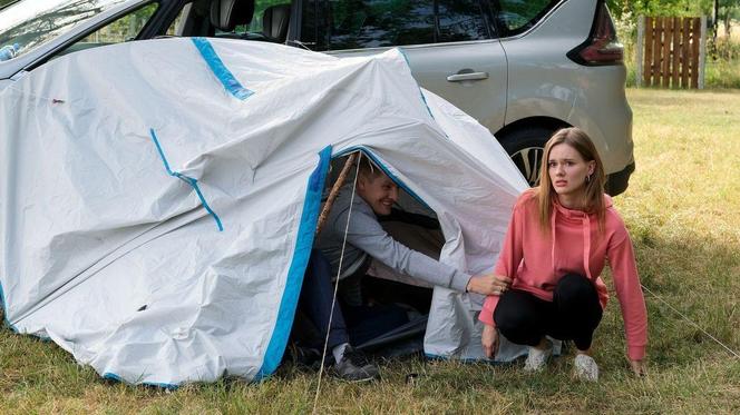  M jak miłość, odcinek 1765: Dramatyczny finał wyjazdu Franki i Pawła do Grabiny! Będą musieli się ukrywać - ZDJĘCIA