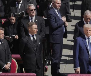 Trump powiedział to do Macrona na pogrzebie! Nie powinieneś tu być