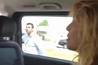 Courtney Love napadnięta w Paryżu w Uberze! Zdjęcie samochodu z rozbitą szybą już u nas. Co się stało?