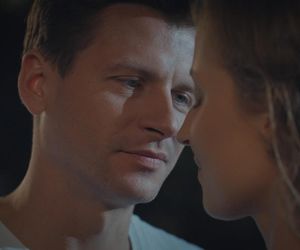 M jak miłość odc. 1831. Natalka (Dominika Suchecka), Adam Karski (Patryk Szwichtenberg)