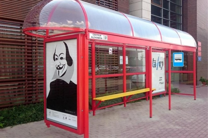 Fałszywy przystanek autobusowy w Warszawie