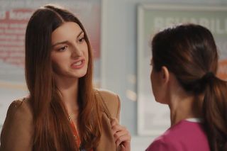 M jak miłość odc. 1887. Kasia (Paulina Lasota), laborantka Anka Sokołowska (Katarzyna Russ)