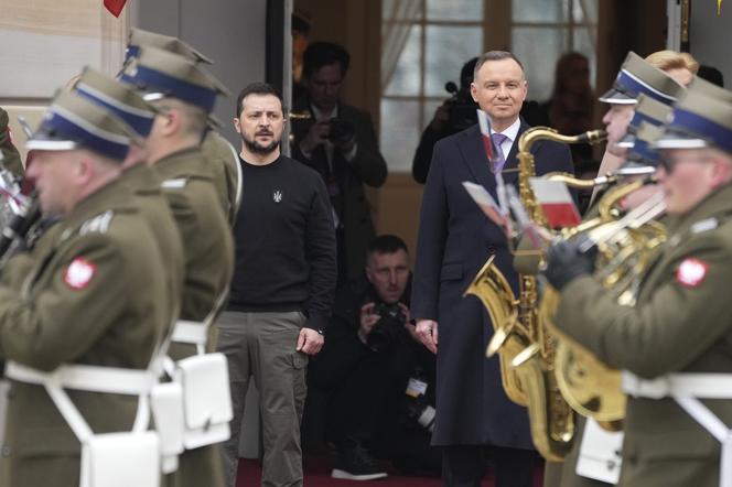 Powitanie prezydenta Ukrainy pod Pałacem Prezydenckim