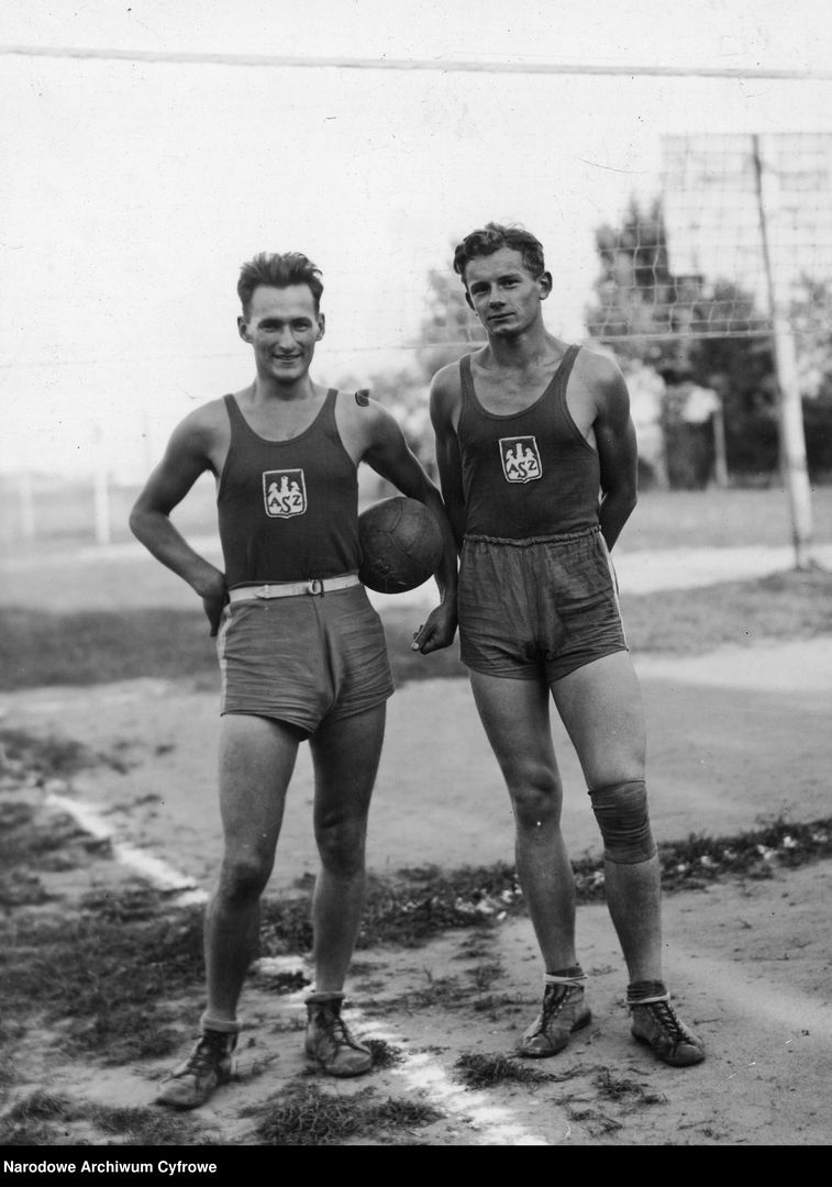 Siatkarze Kazimierz Wejchert i Romuald Wirszyłło, rok 1932