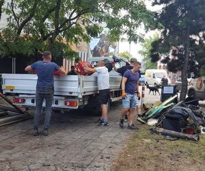 Wielkie straty i sprzątanie po pożarze restauracji Pastrami Summer w Lesznie