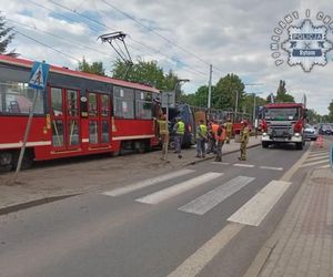 Utrudnienia w Bytomiu. Tramwaj zderzył się z samochodem dostawczym