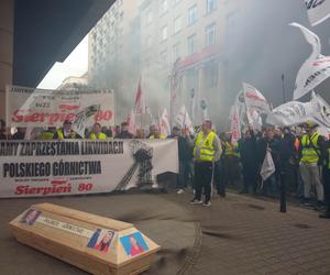Protest górników w Warszawie. Sprzeciwiają się likwidacji polskiego górnictwa