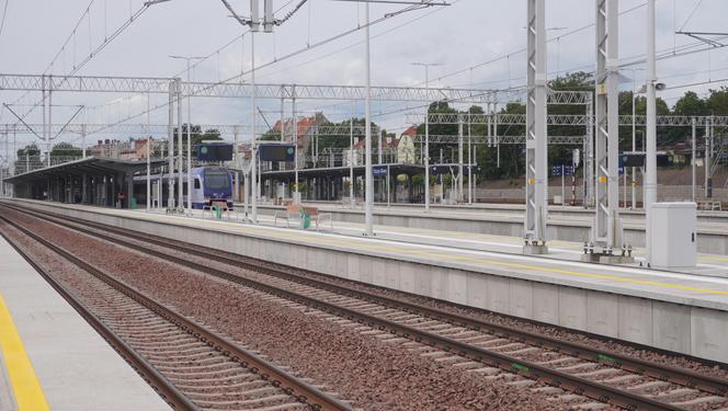 Prace nad dworcem Olsztyn Główny bliżej końca. Podróżni korzystają już z wszystkich peronów [ZDJĘCIA]