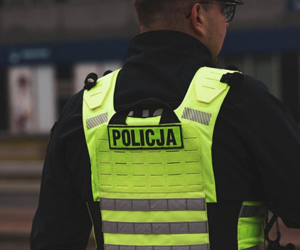Pijany 49-letni kierowca autokaru miał zawieźć dzieci na zieloną szkołę. Powstrzymali go policjanci