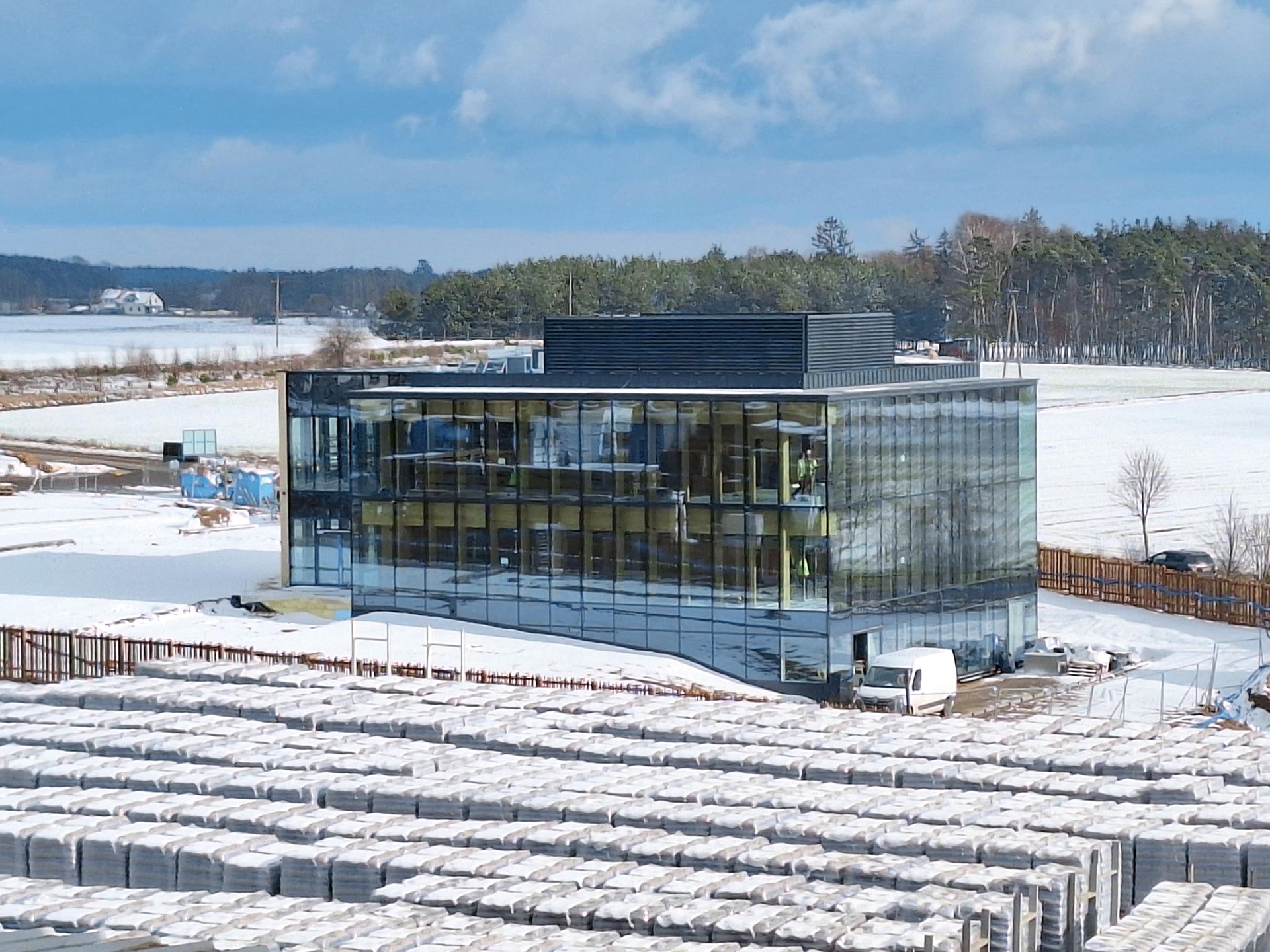 Drewniany biurowiec w Wielu