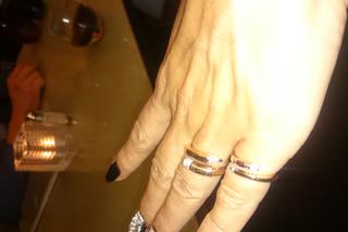 Narzeczony obsypał Minge diamentami