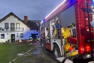 Dramatyczny pożar domu jednorodzinnego pod Sochaczewem. W środku byli ludzie!