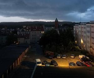 Niebezpieczne burze i alert trzeciego stopnia na Dolnym Śląsku. Tak to wygląda z Waszych okien [ZDJĘCIA]