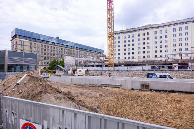 Parking podziemny pod placem Powstańców Warszawy w budowie