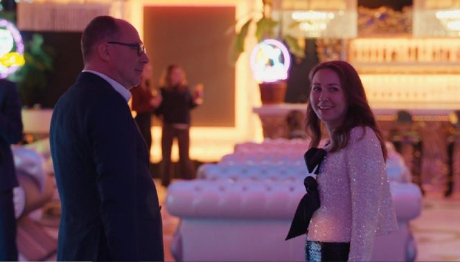 Barwy szczęścia, odcinek 3144. Marek (Marcin Perchuć), aktorka (Anna Chorostecka)