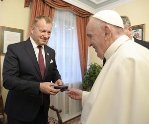 Przewodniczący parlamentu spłodził 13. dziecko z 12. kobietą! Zadeklarowany katolik