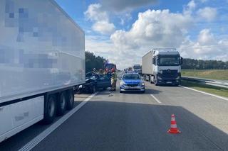 BMW zderzyło się z tirem na autostradzie A2