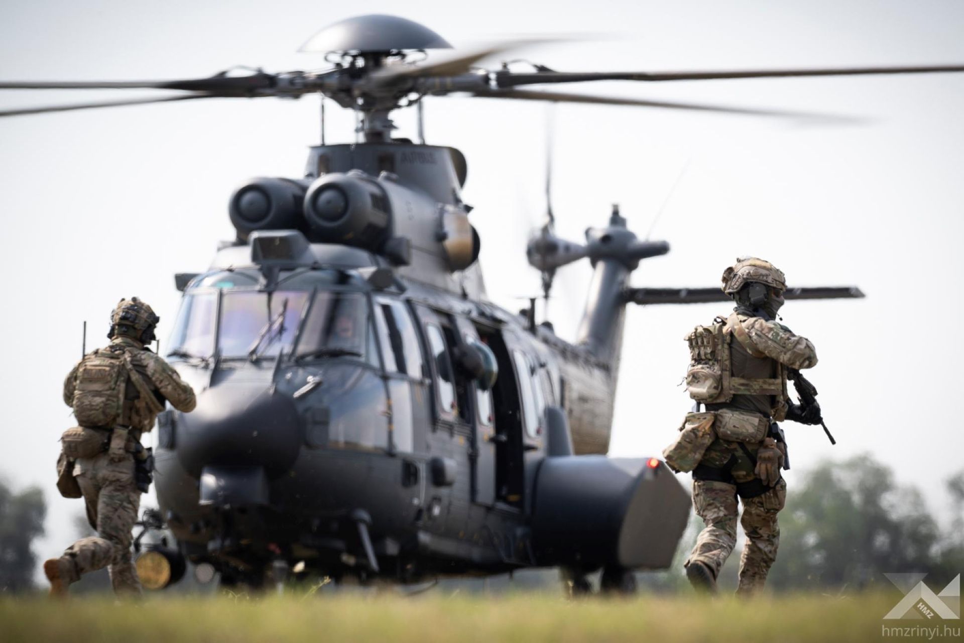 Węgierskie H225M w komplecie
