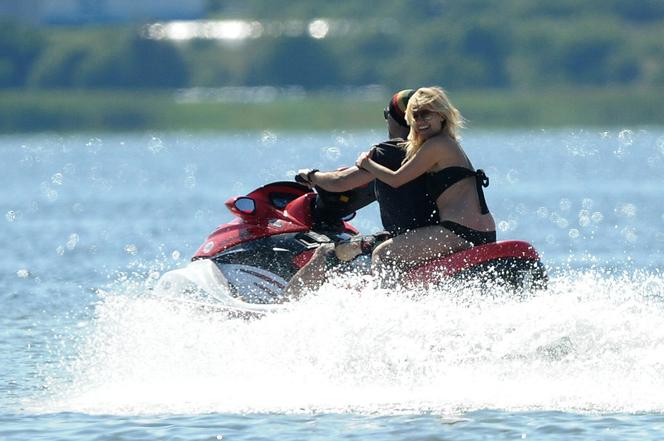 Patrycja Markowska  na skuterze 