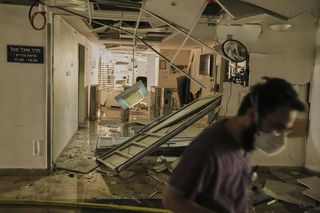 Irańska rakieta trafiła w szpital! Netanjahu odpowiada: Zapłacą za to, co zrobili