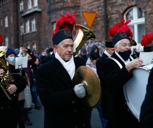  Barbórka 2024. Piękna tradycja, orkiestra dęta budzi mieszkańców Nikiszowca 