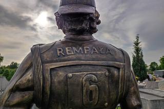 Tragiczna śmierć 18-letniego  żużlowca wstrząsnęła całą Polską. Tak wygląda teraz grób Krystiana Rempały