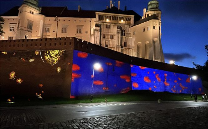 Turystyczny hit w Krakowie? Multimedialny spektakl obejrzysz na murach Wawelu