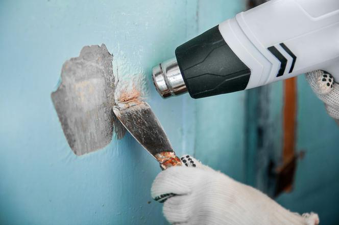 Jak usunąć starą farbę ze ściany