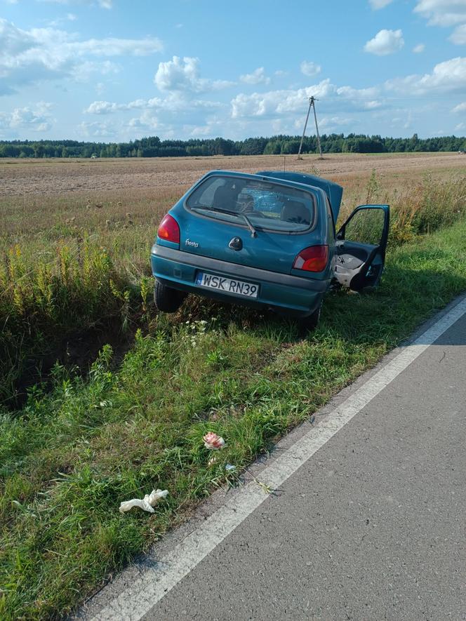 Szedł z córeczką poboczem, wjechało w nich auto