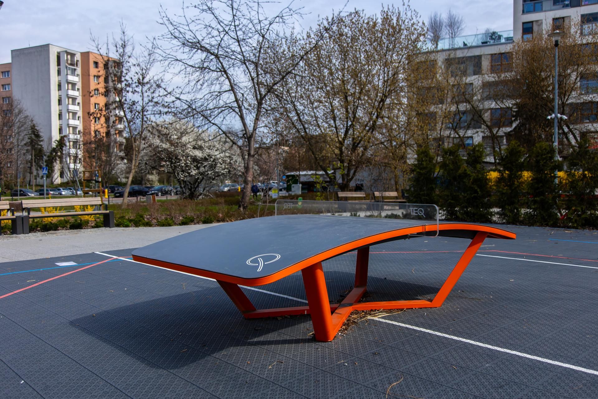 Stół do gry w teqballa, skwer przy ul. Cynamonowej