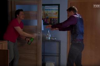 Barwy szczęścia, odc. 2030. Darek (Andrzej Niemyt), Władek (Przemysław Stippa)