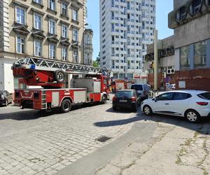 Pożar w centrum Wrocławia. Ogień objął część budynku na Manhattanie