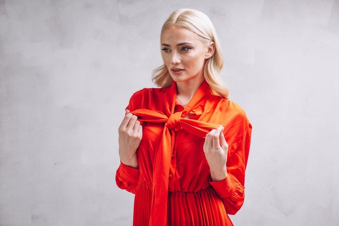 Ten motyw rządzi w letnich, kobiecych stylizacjach. Francuzki noszą go od dawna