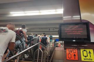 Tak wyglądała ewakuacja warszawskiego metra
