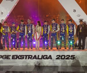 Ceremonia wręczenia trofeum po finale PGE Ekstraligi. Tak cieszył się PRES Toruń!