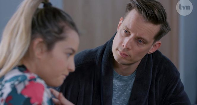 Na Wspólnej odc. 4045. Darek Żbik (Michał Mikołajczak), Kasia (Julia Chatys)