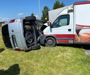 Zablokowana DK 12 w Kąkolewie koło Leszna. Po kolizji z udziałem dwóch samochodów