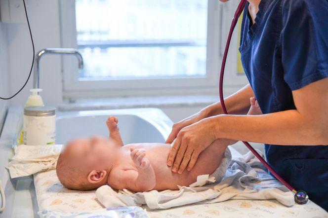 Maleńki Staś samotnie czeka w szpitalu na rodzinę
