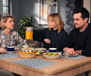 Barwy szczęścia, odc. 3227. Emilka (Jessica Frankiewicz), Malwina (Joanna Gleń), Herman (Maciej Raniszewski)