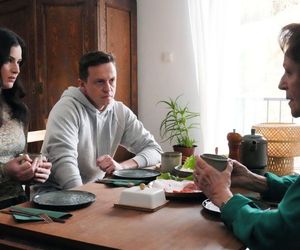 Barwy szczęścia odc. 3205. Błażej Modrzycki (Piotr Ligienza), Weronika (Maria Świłpa), matka (Elżbieta Kijowska)