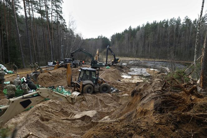Czterech żołnierzy zginęło w bagnie na Litwie. "Usłyszałam pukanie, synek już spał". Tragiczna relacja wdowy