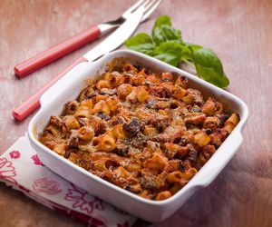 Zapiekanka z makaronem, bakłażanem i mozzarellą: przepis