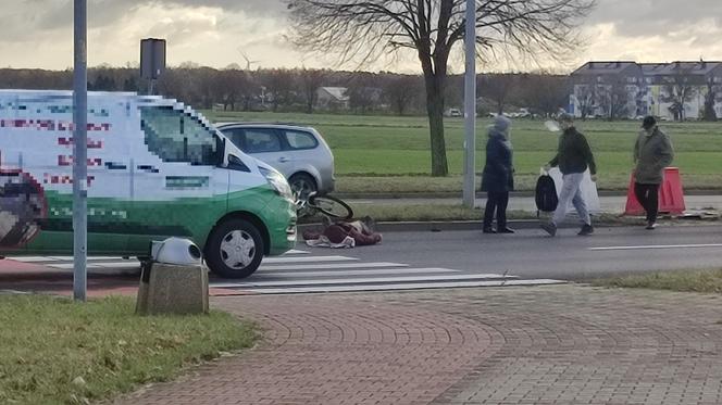 ​Przy rondzie Antoniny w Lesznie kierowca samochodu osobowego potrącił rowerzystę 