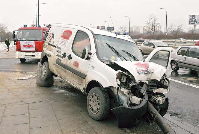 Kierowca omal nie zginął przez marchewkę