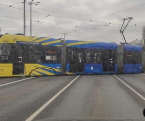 Tramwaj wypadł z szyn. Niebezpiecznie w Toruniu
