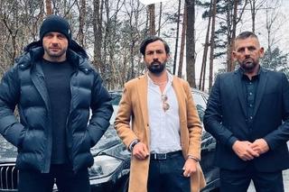 Na dobre i na złe na planie. Sergiusz Poznański (Mateusz Kaczmarek) i jego ludzie (Stanisław Chmielewski i Rafał Gawron)